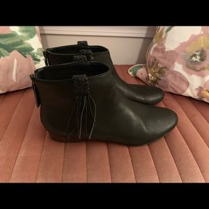 Joie side tassel booties